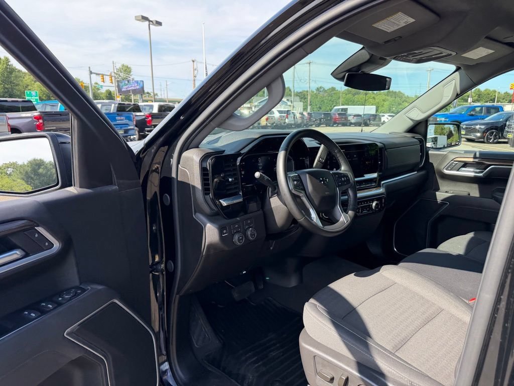 Certified 2026 Chevrolet Silverado 1500 RST AWD/4WD image 15