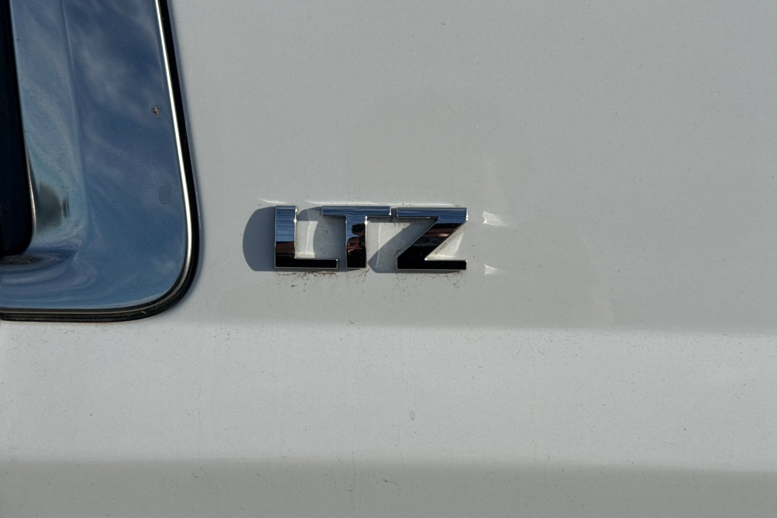 Used 2015 Chevrolet Suburban LTZ AWD/4WD image 6