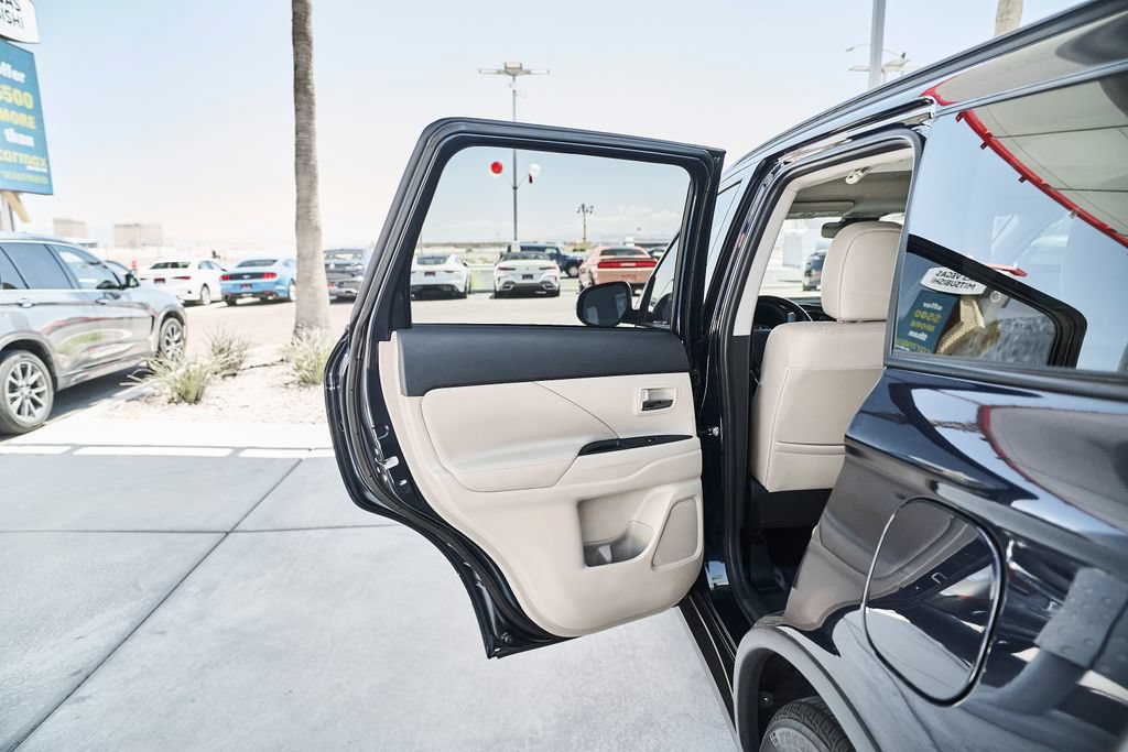 Used 2016 Mitsubishi Outlander SEL FWD image 15