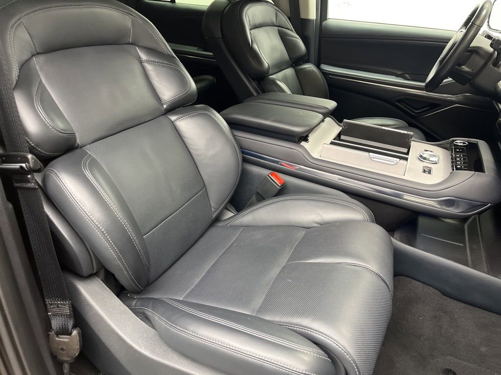 Used 2025 Lincoln Navigator Reserve image 25