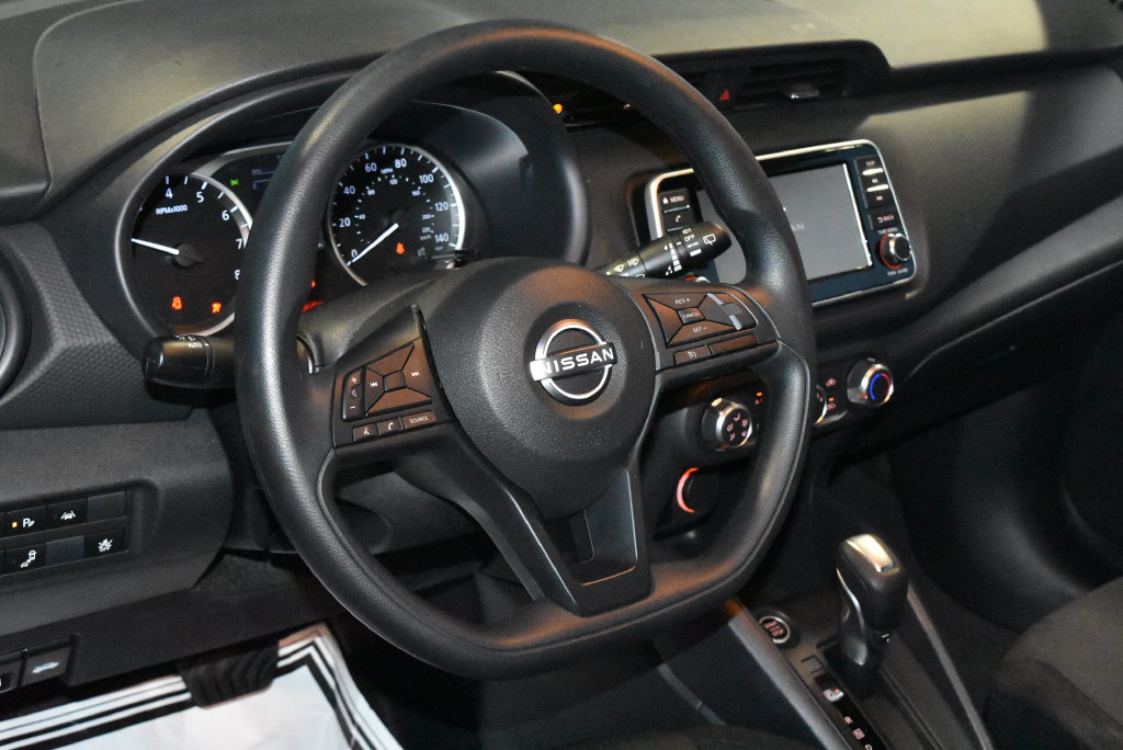 Certified 2025 Nissan Kicks Play S FWD image 2