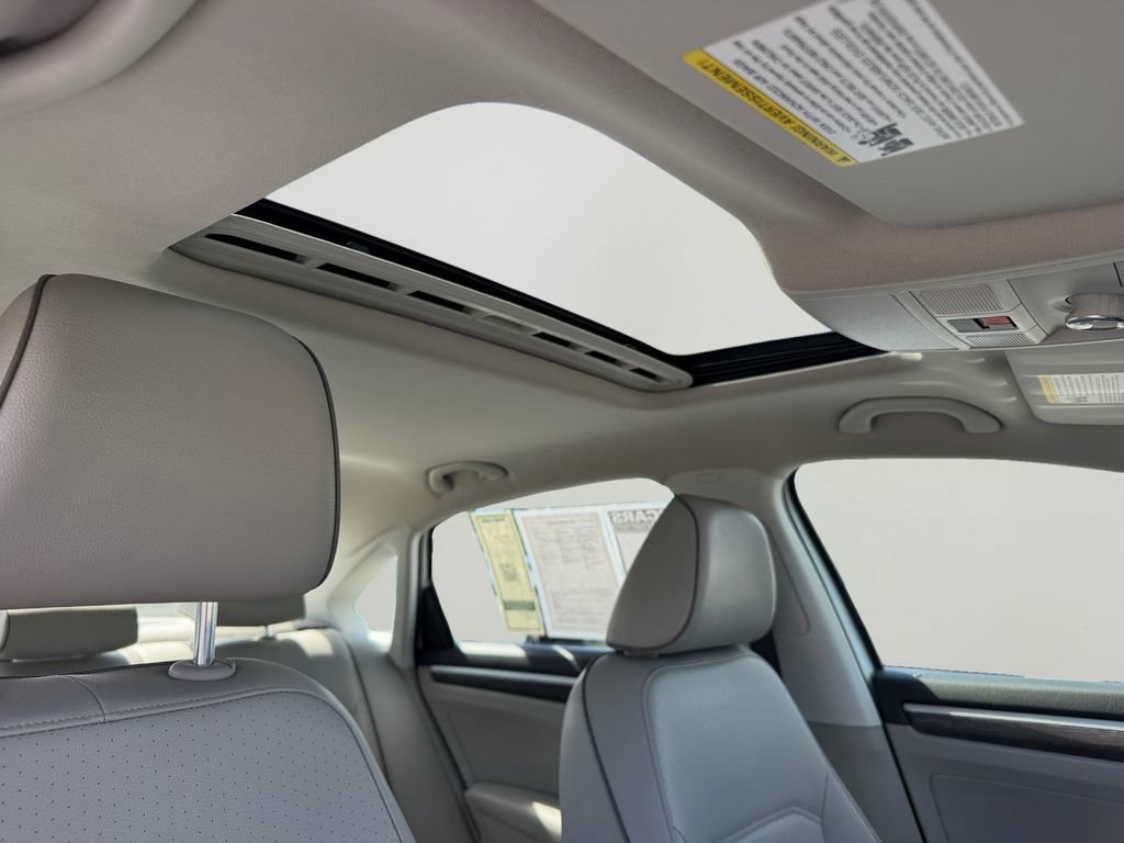Used 2018 Volkswagen Passat 2.0T SE FWD image 7