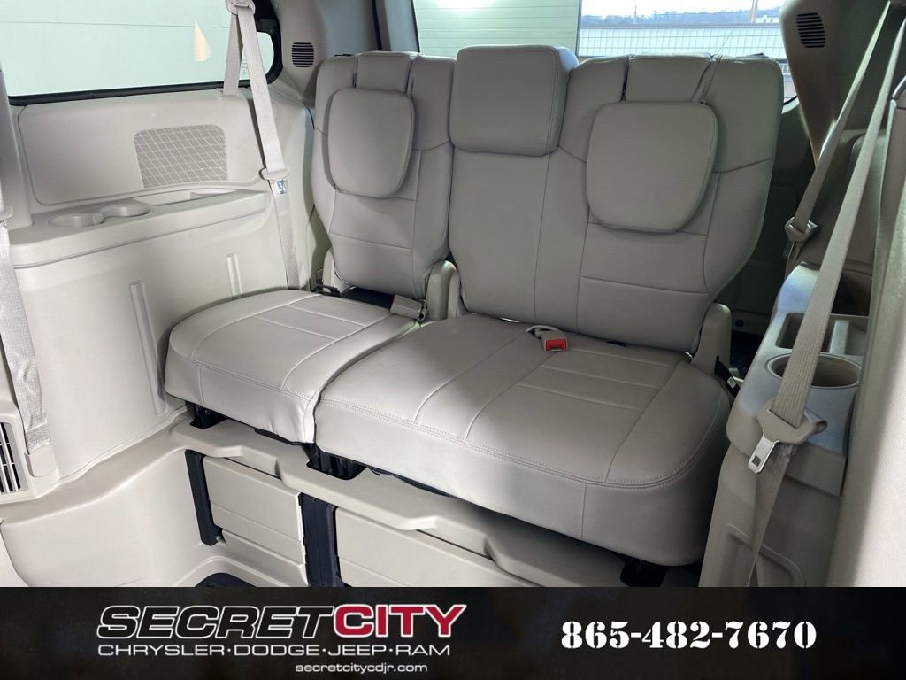 Used 2014 Dodge Grand Caravan SXT image 23