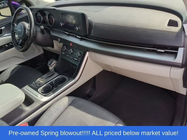 Used 2022 Kia Carnival LX FWD image 45
