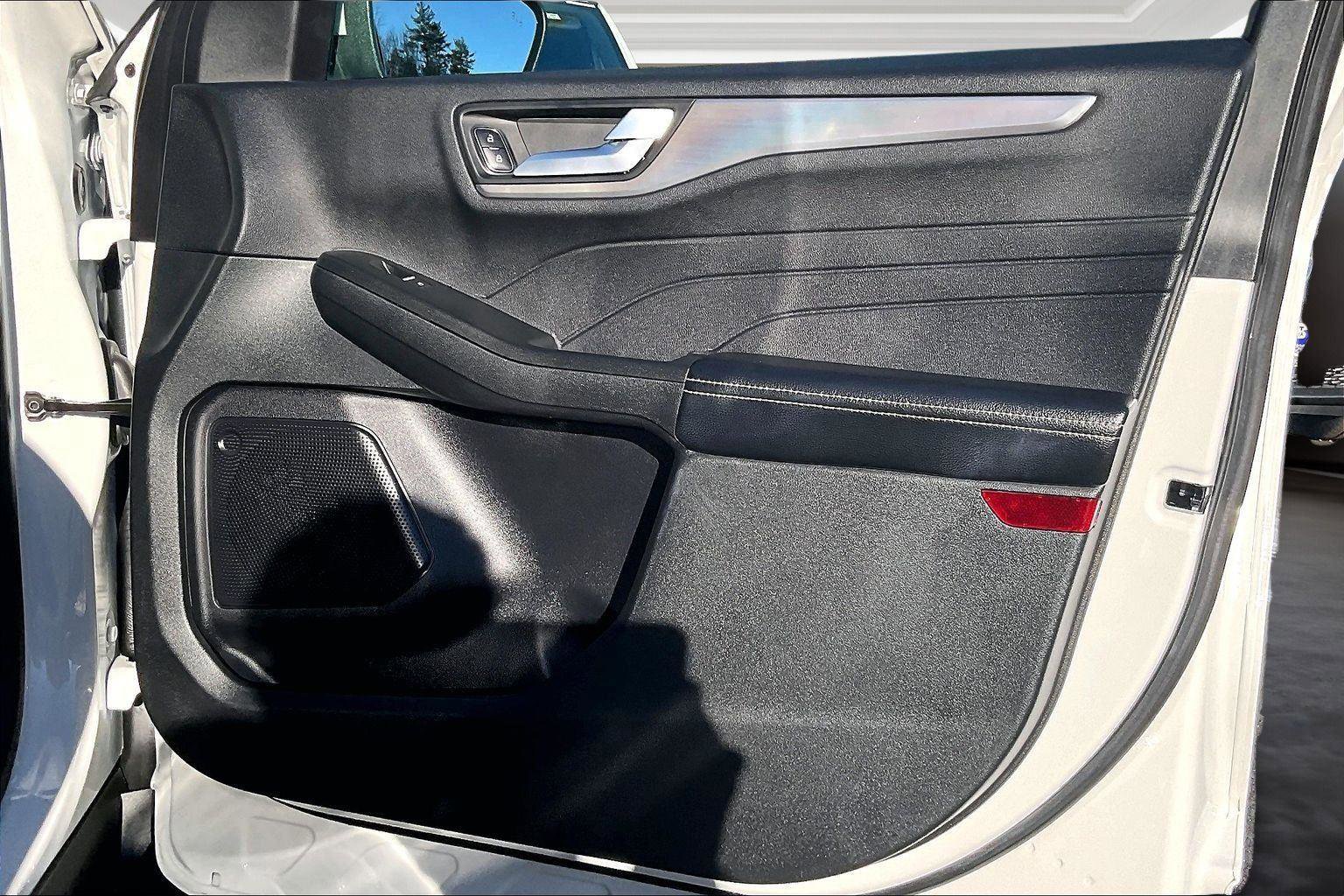 Used 2022 Ford Escape Titanium w/ Class II Trailer Tow Package image 19