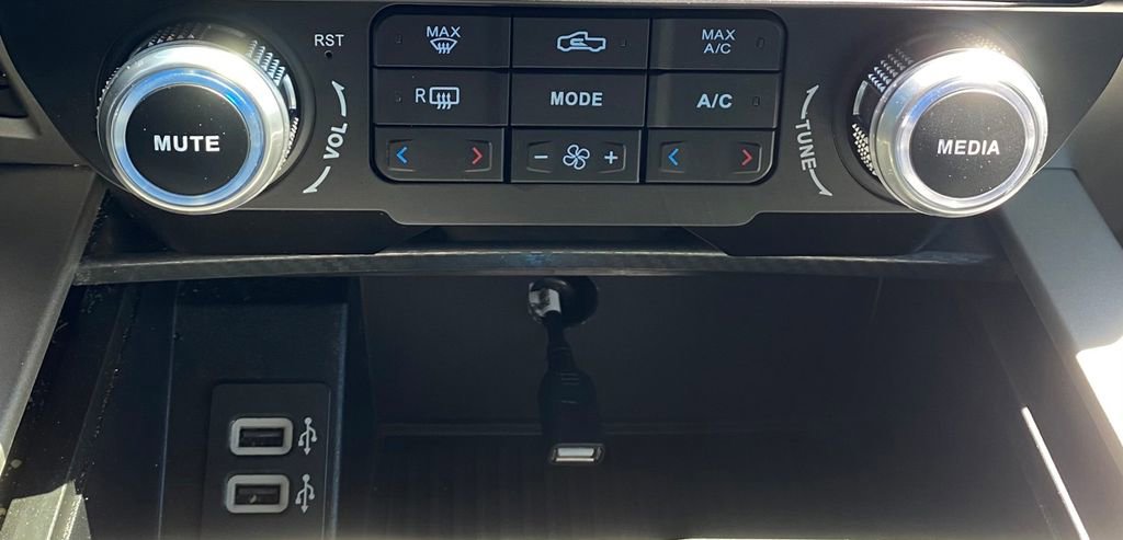 Used 2020 Ford F150 Lariat w/ Equipment Group 502A Luxury image 20