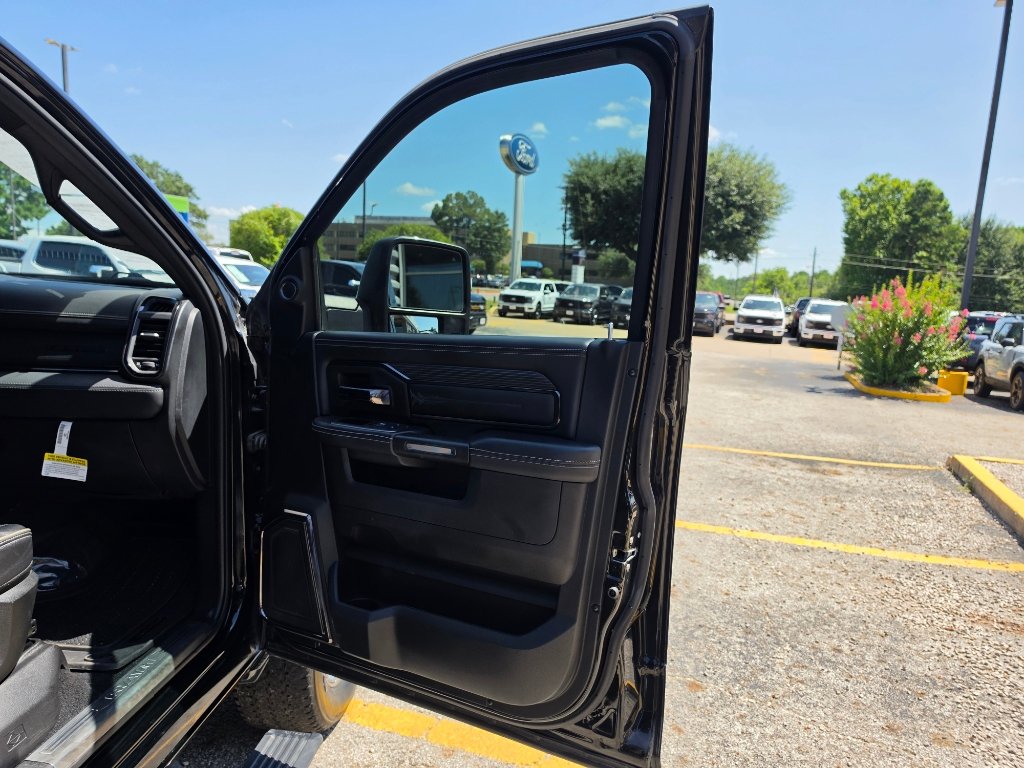 Used 2024 RAM 2500 Limited AWD/4WD image 16