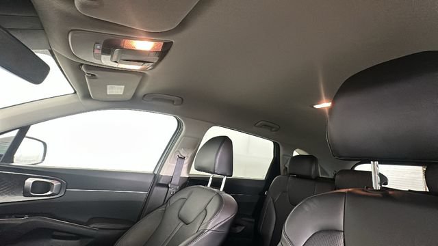 Used 2025 Kia Sorento S FWD image 11