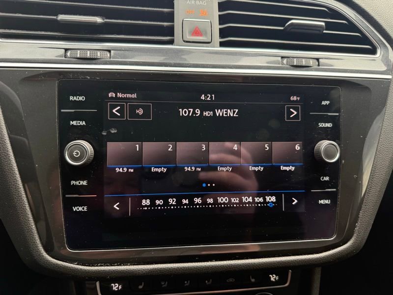 Used 2018 Volkswagen Tiguan SE w/ Panoramic Sunroof Package image 11