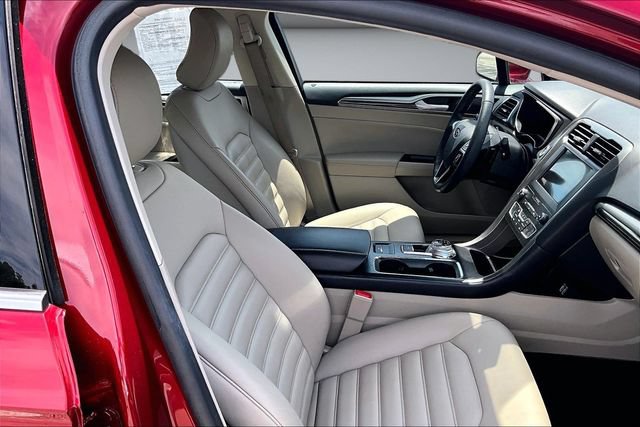 Used 2019 Ford Fusion SEL FWD image 28