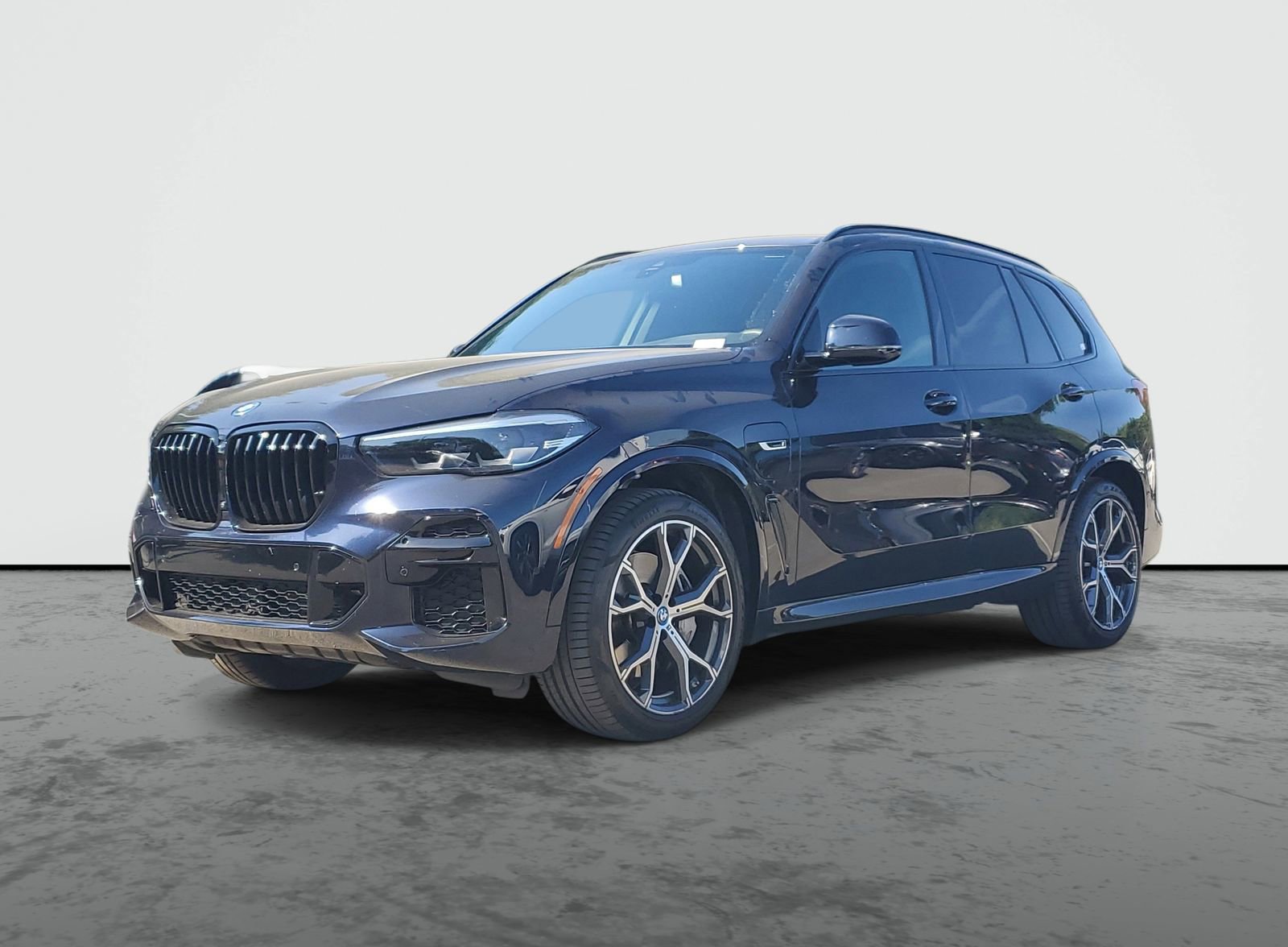 Used 2023 BMW X5 xDrive45e w/ M Sport Package image 2
