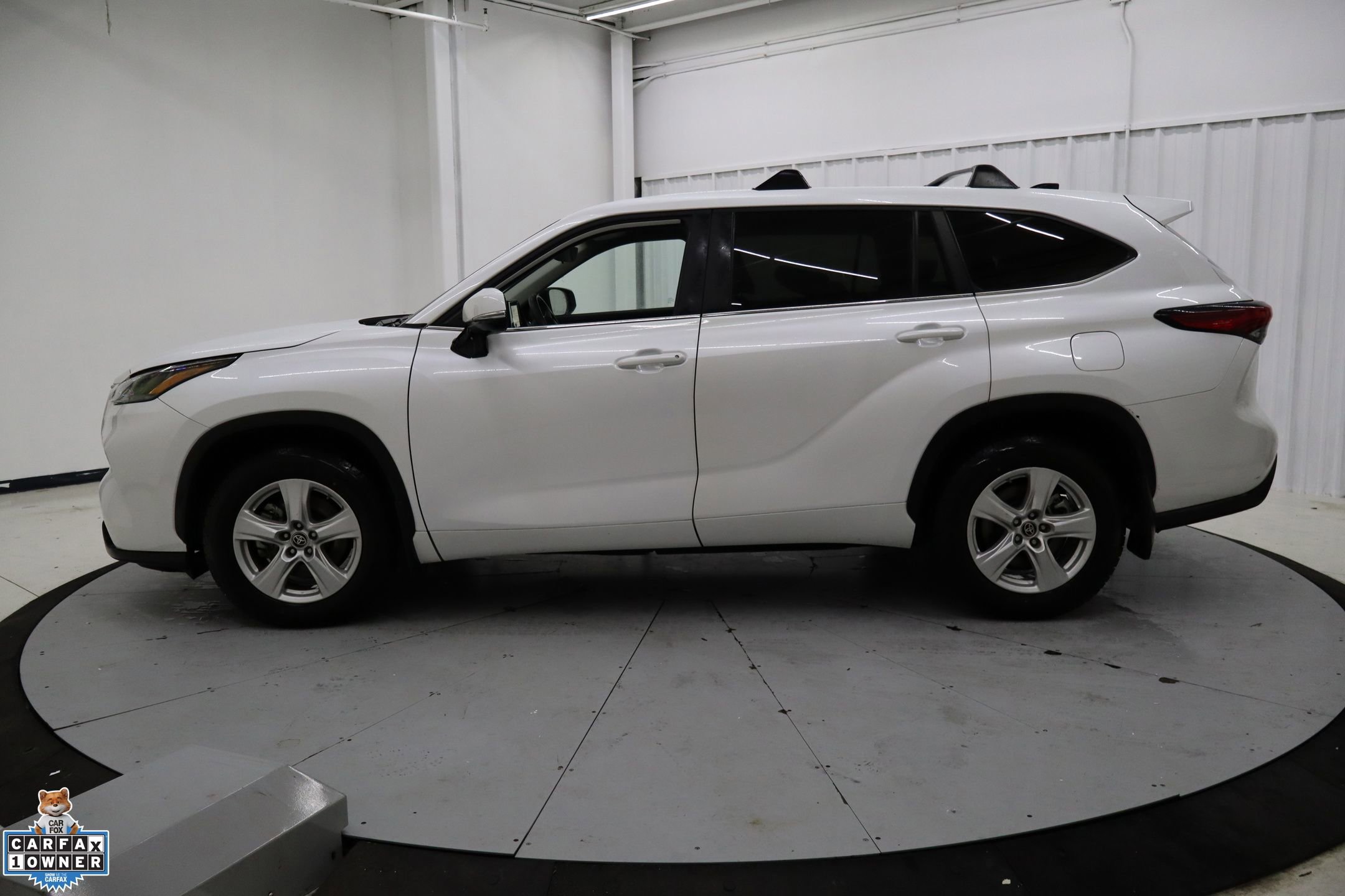 Used 2023 Toyota Highlander L image 9