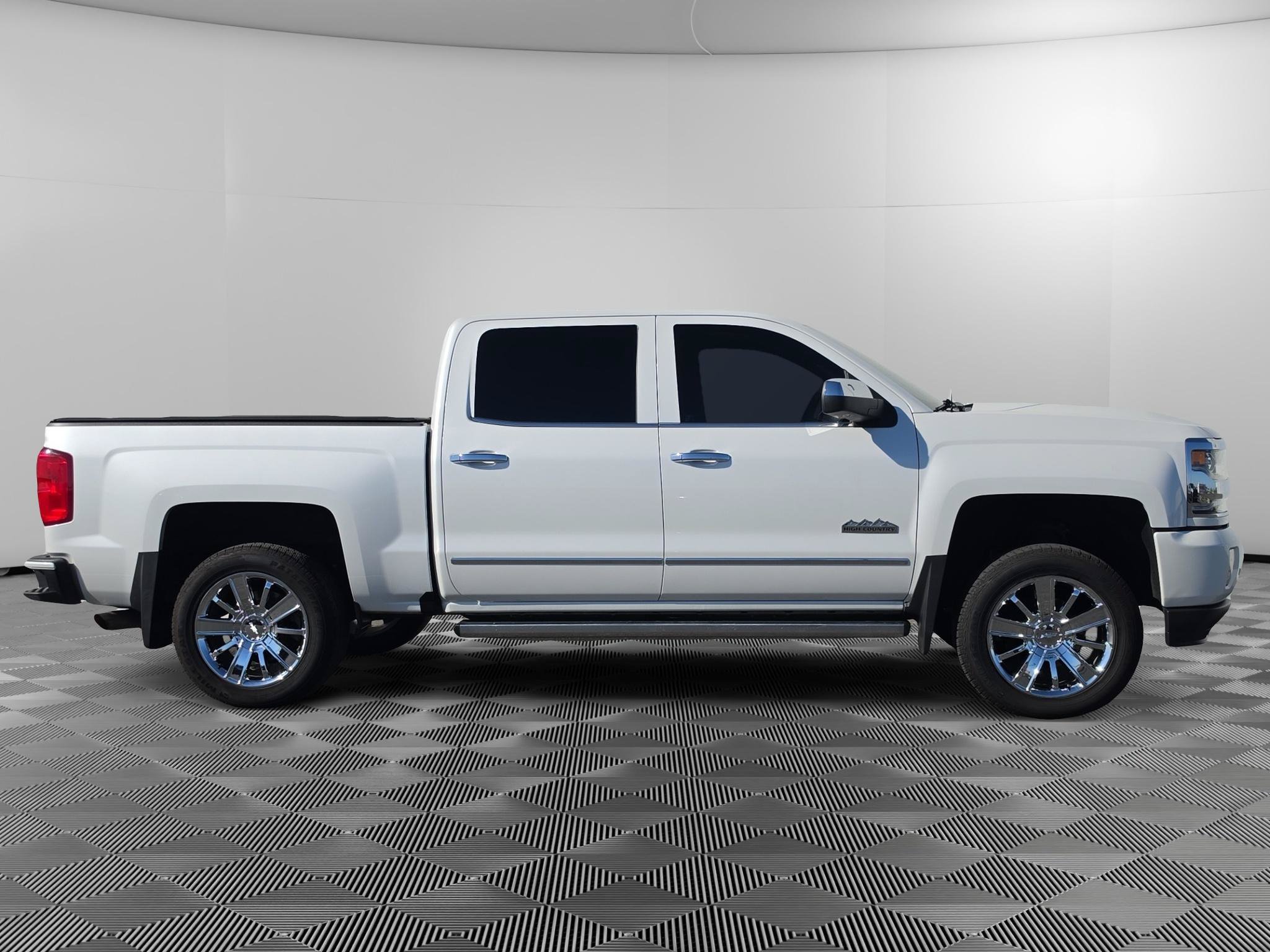 Used 2018 Chevrolet Silverado 1500 High Country AWD/4WD image 2