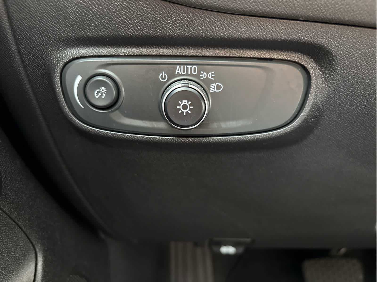 Used 2024 Chevrolet Equinox LS w/ LS Convenience Package image 29