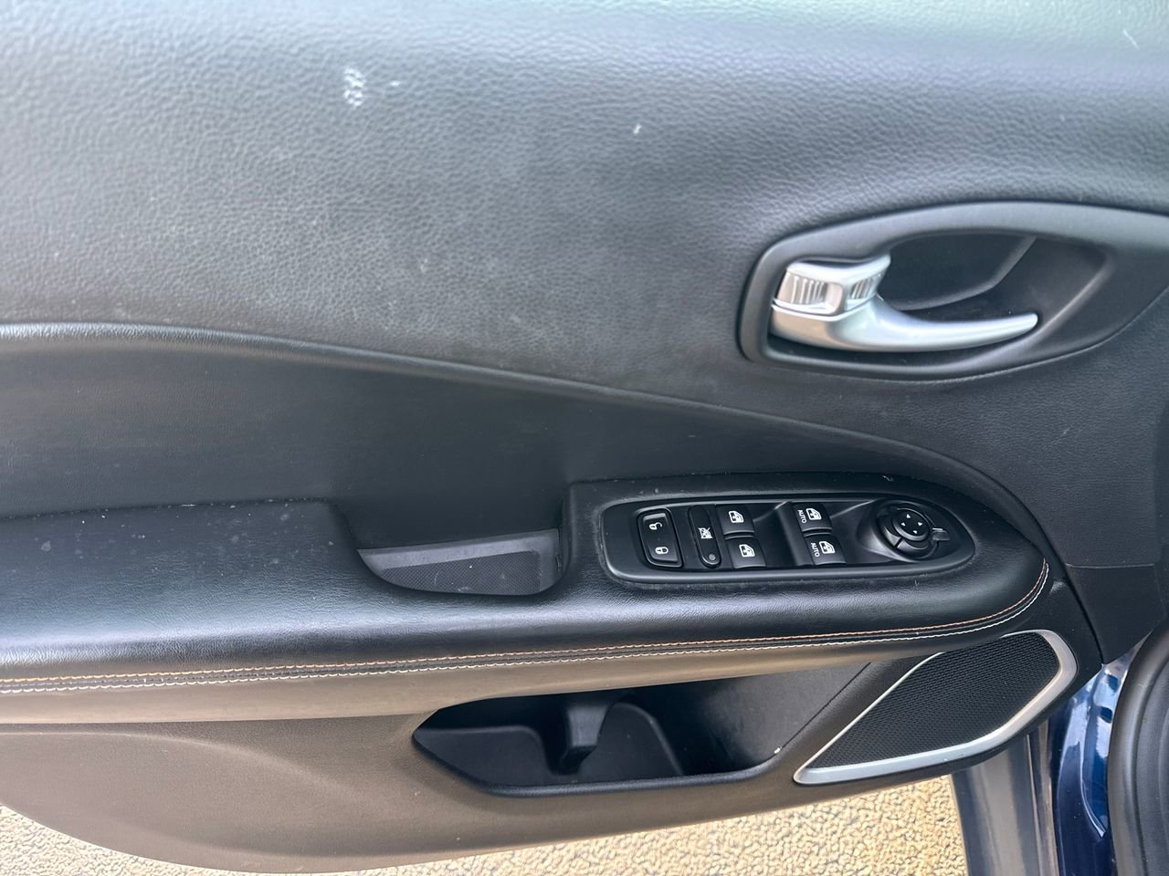 Used 2017 Jeep Compass Latitude w/ Popular Equipment Group image 16