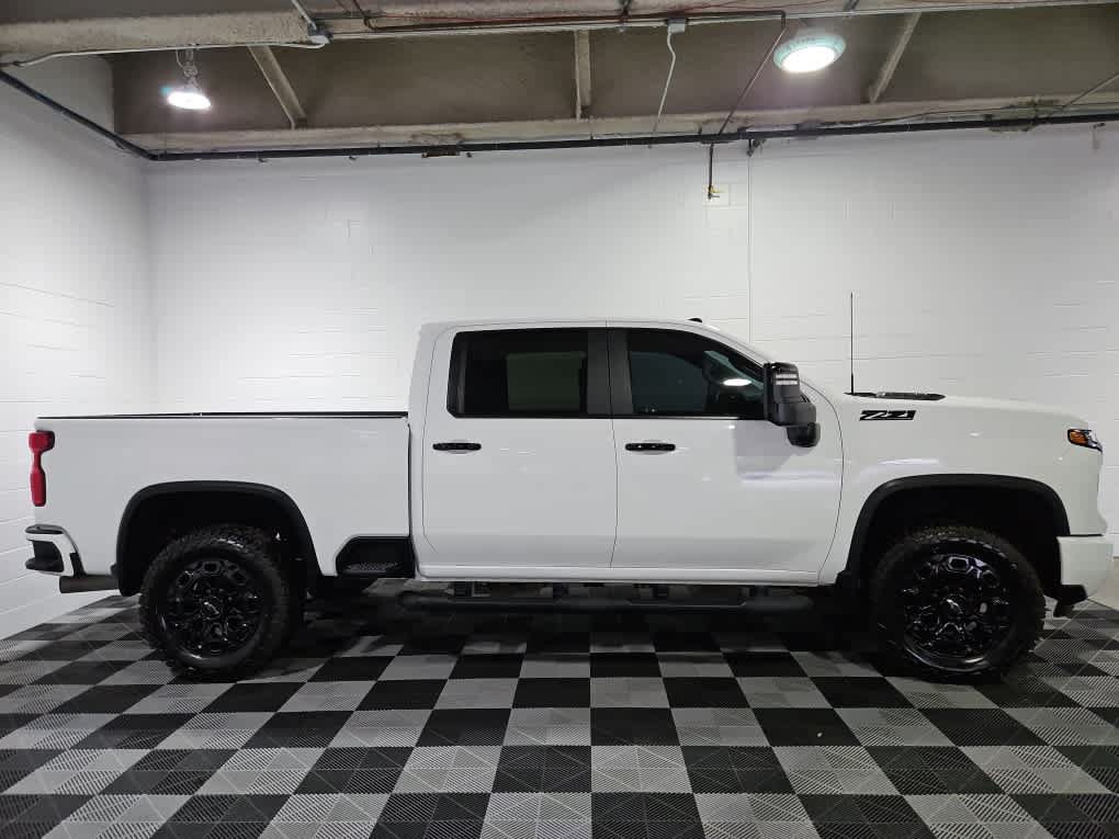 Used 2024 Chevrolet Silverado 3500 LT w/ Z71 Sport Edition AWD/4WD image 9