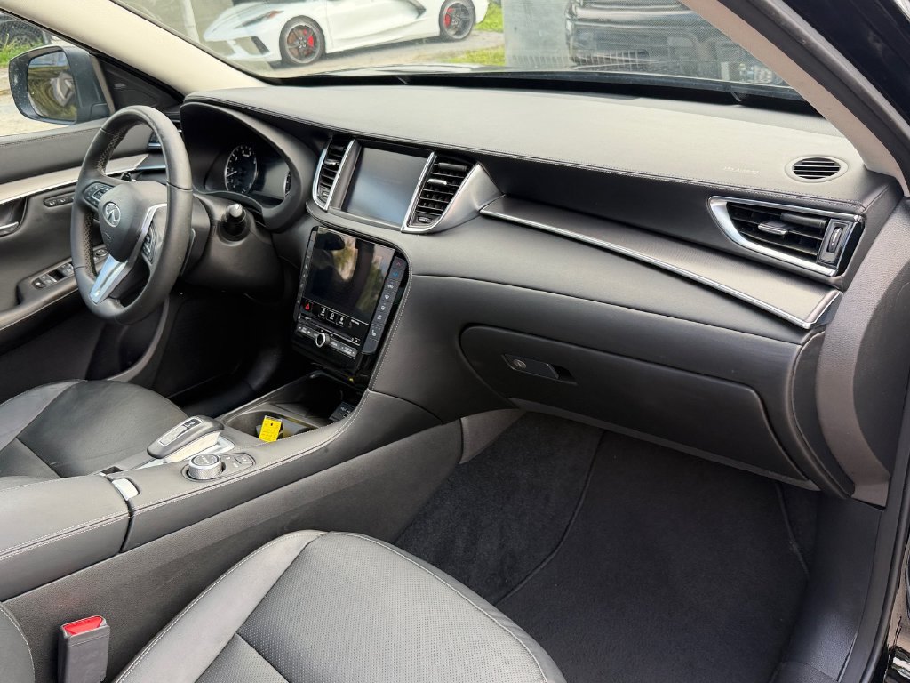 Used 2023 INFINITI QX50 Luxe FWD image 18