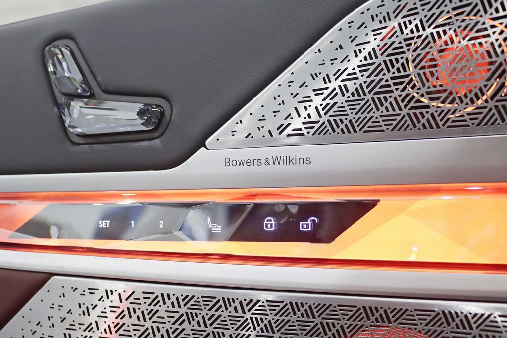 Used 2023 BMW i7 xDrive60 w/ Executive Package 2 image 38