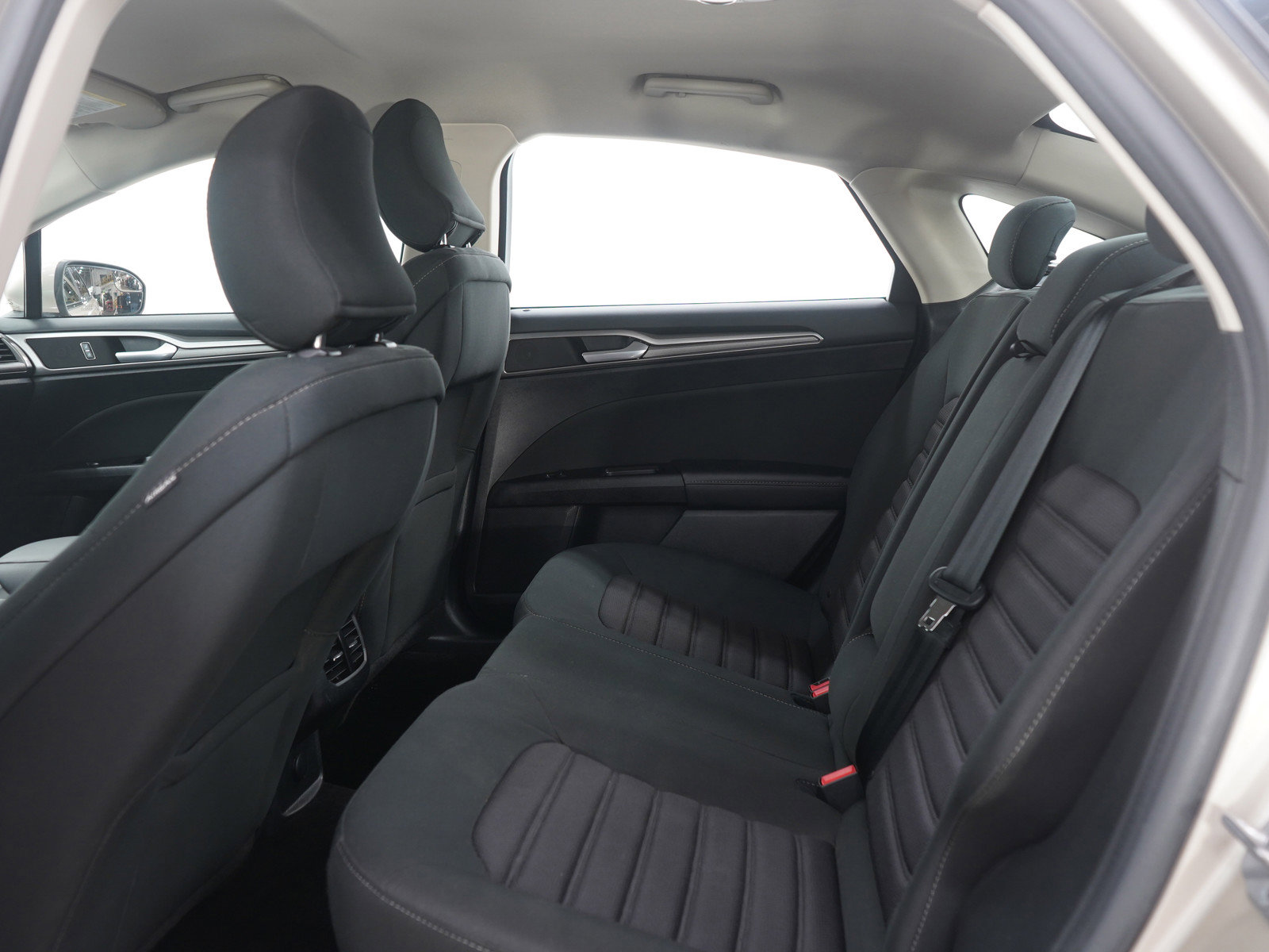 Used 2017 Ford Fusion SE w/ Fusion SE Technology Package image 17