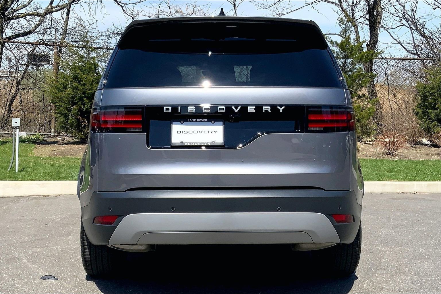 Used 2025 Land Rover Discovery S AWD/4WD image 4