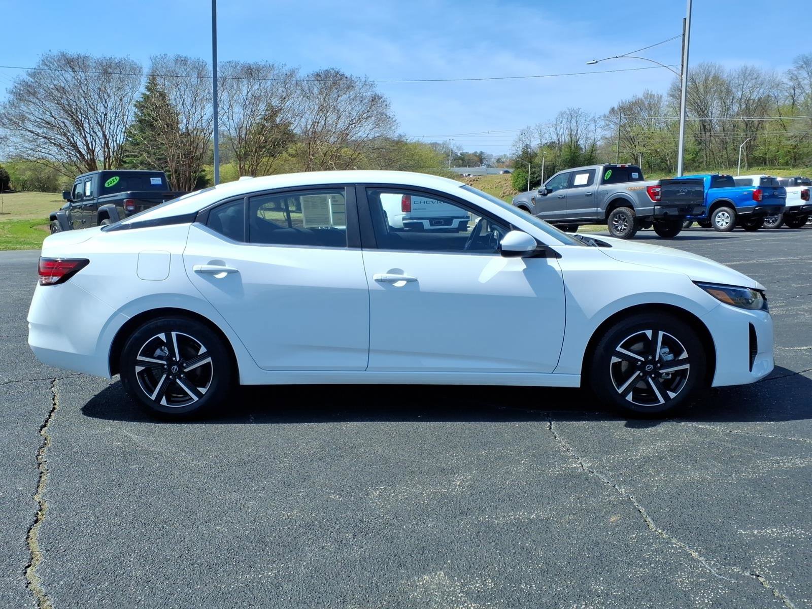 Used 2025 Nissan Sentra SV image 8