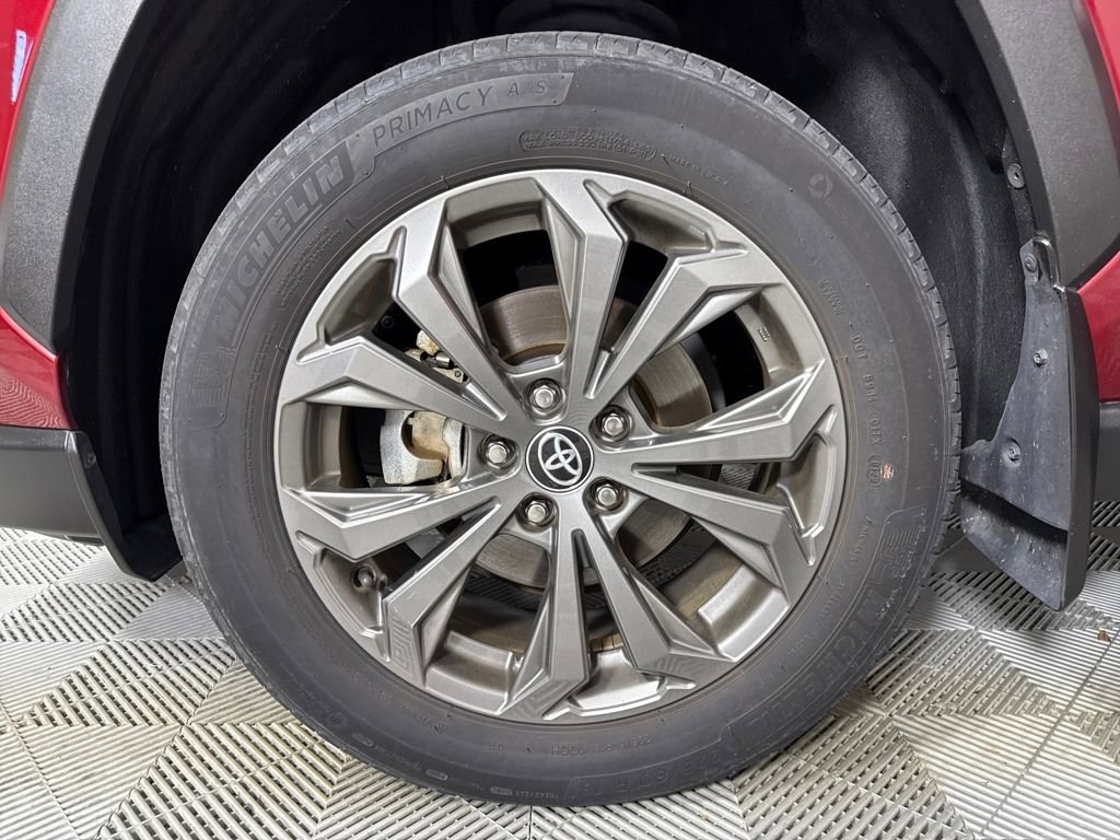 Used 2022 Toyota RAV4 Limited image 18