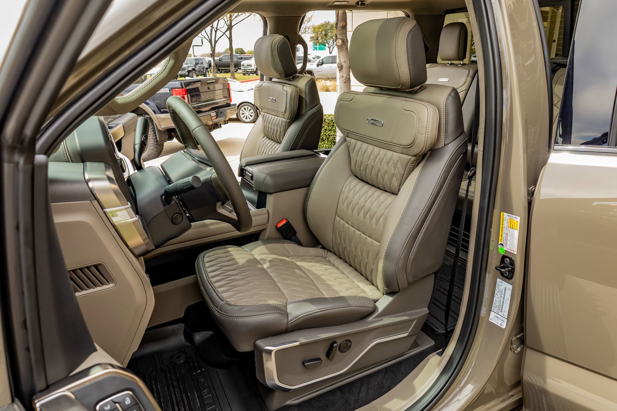 Used 2026 Ford F450 Platinum w/ Platinum Plus Package image 30