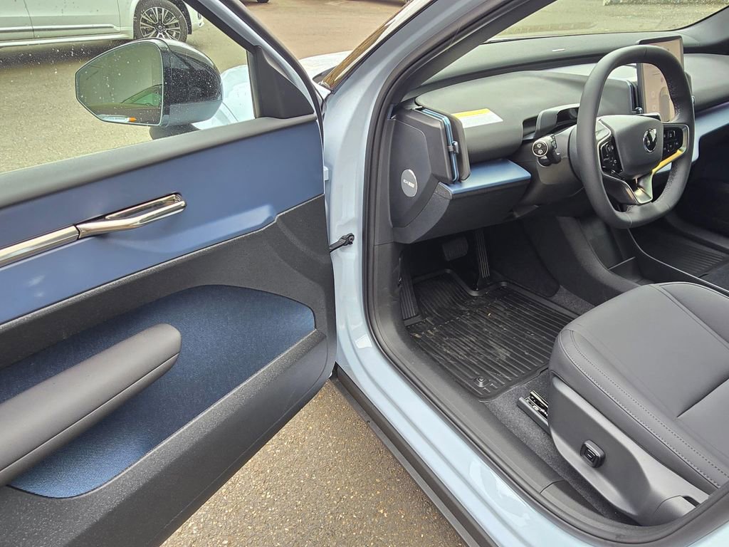 New 2026 Volvo EX30 Plus w/ Climate Package RWD image 19