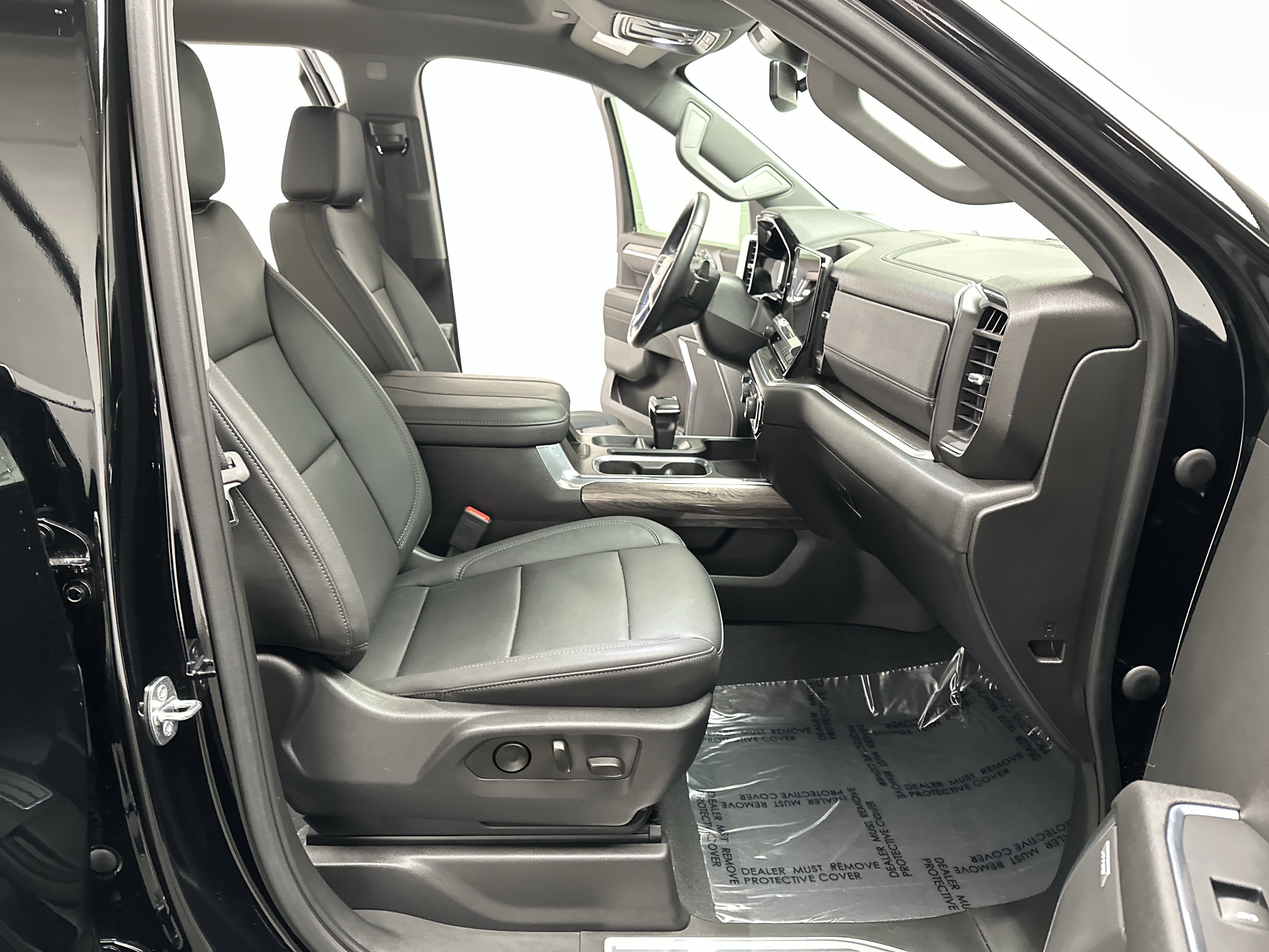 Used 2023 Chevrolet Silverado 1500 LTZ AWD/4WD image 26