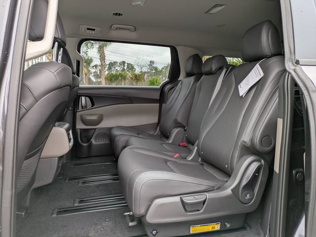 New 2026 Kia Carnival FWD image 15