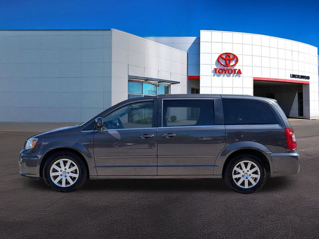 Used 2015 Chrysler Town & Country LX FWD image 14
