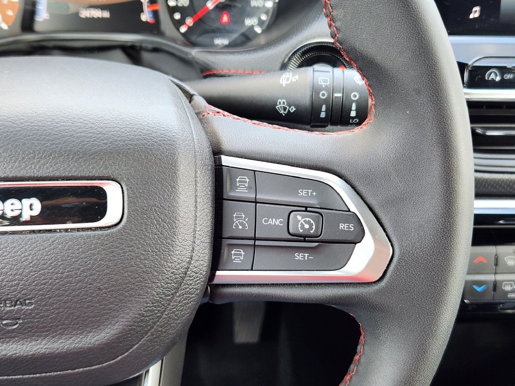 Used 2025 Jeep Compass Trailhawk AWD/4WD image 19