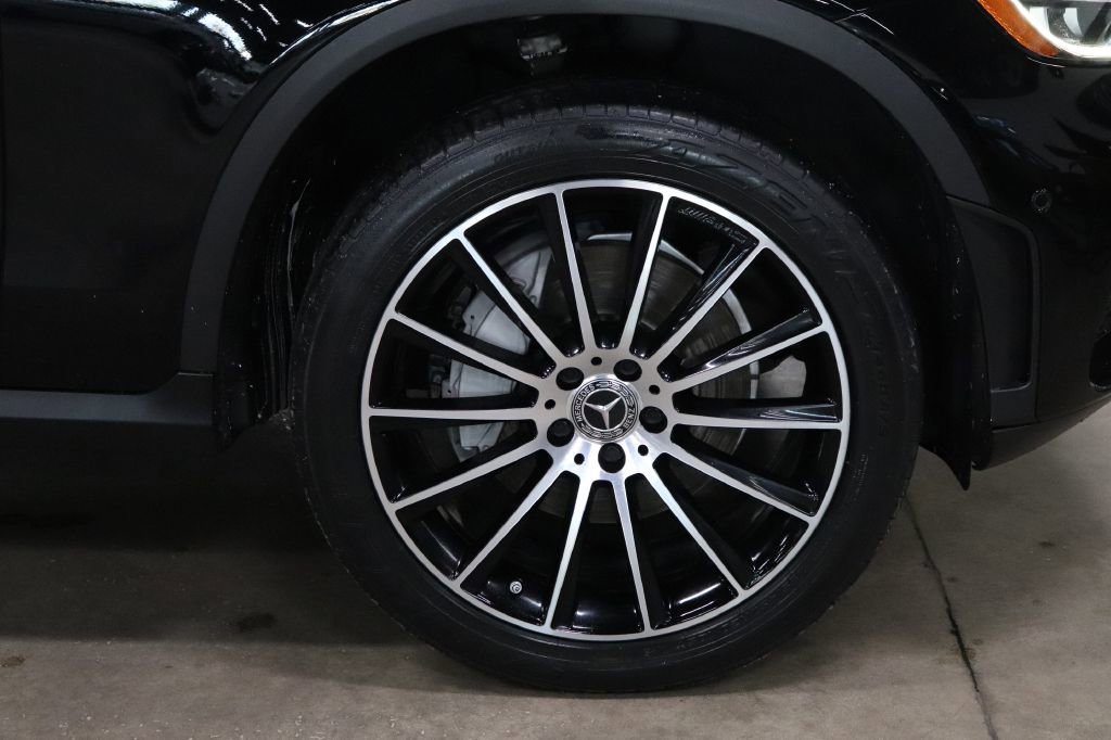 Used 2021 Mercedes-Benz GLC 300 w/ AMG Line image 32