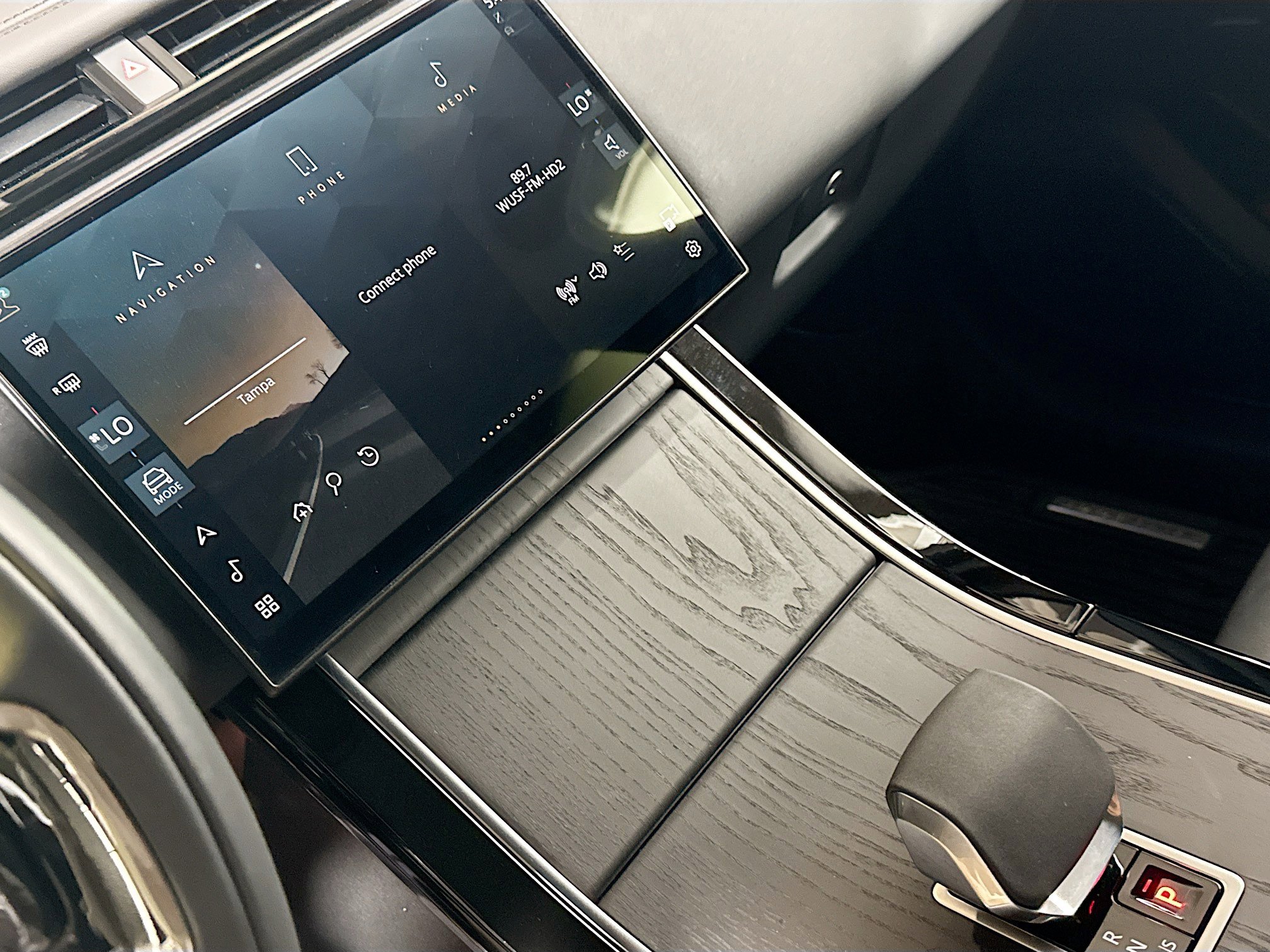 Certified 2026 Land Rover Range Rover Velar Dynamic SE AWD/4WD image 28