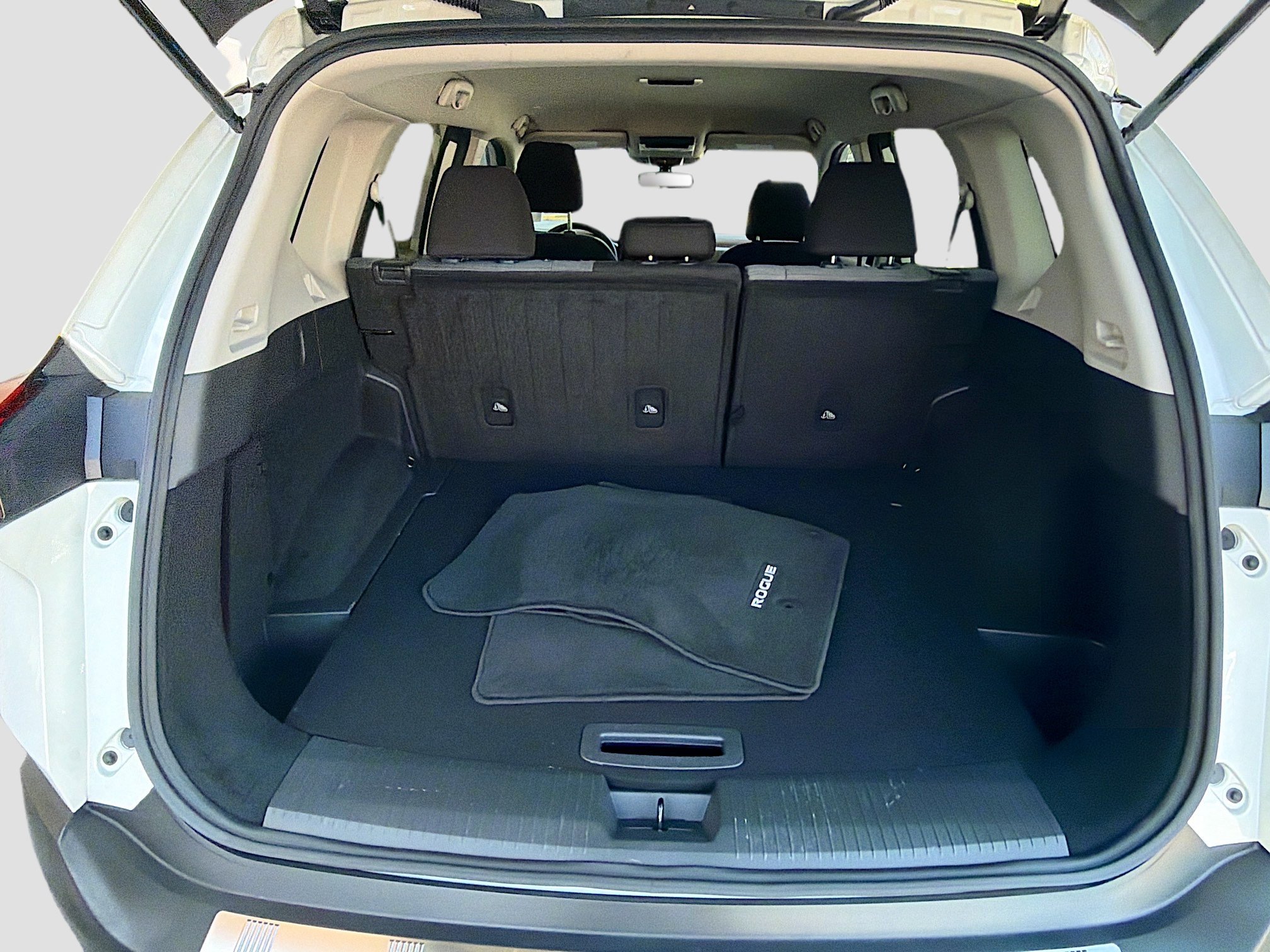 Used 2023 Nissan Rogue SV image 26