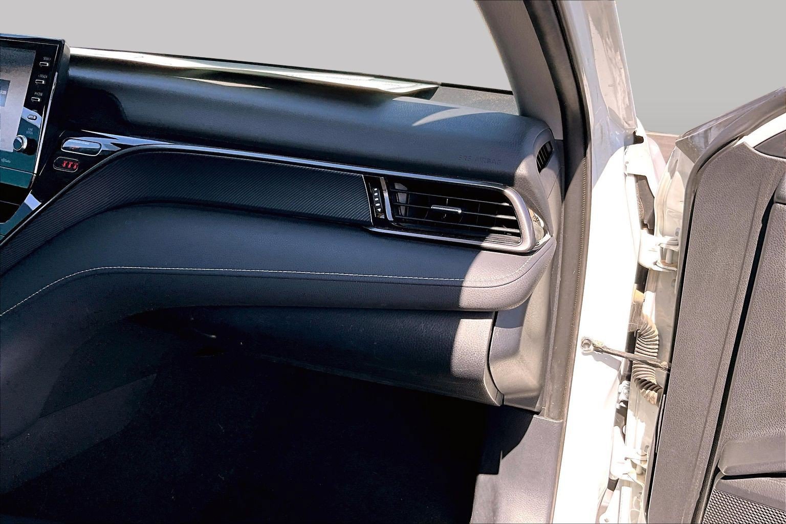 Used 2022 Toyota Camry SE w/ Audio Upgrade Package FWD image 15
