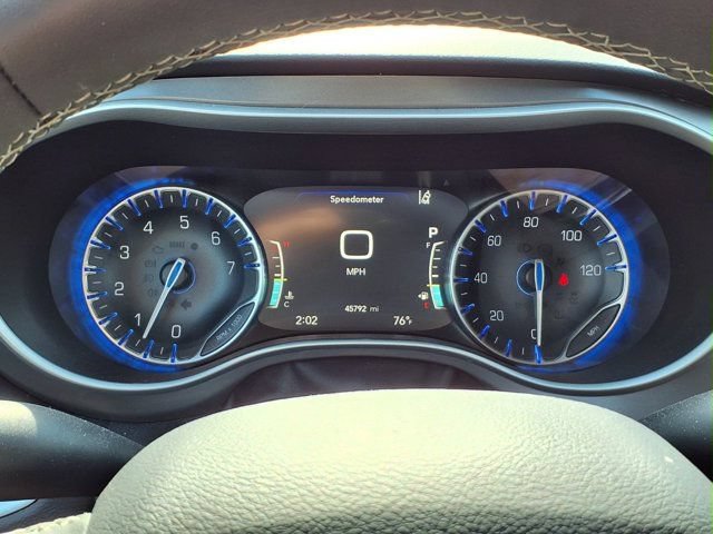 Used 2025 Chrysler Pacifica Select FWD image 18