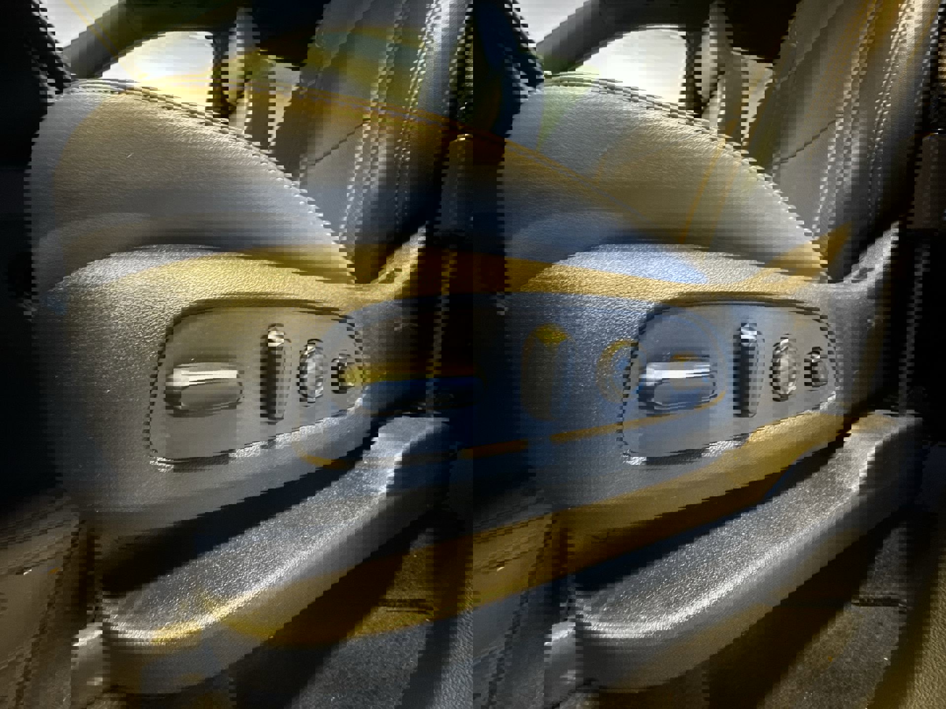 Used 2024 Buick Enclave Premium image 12