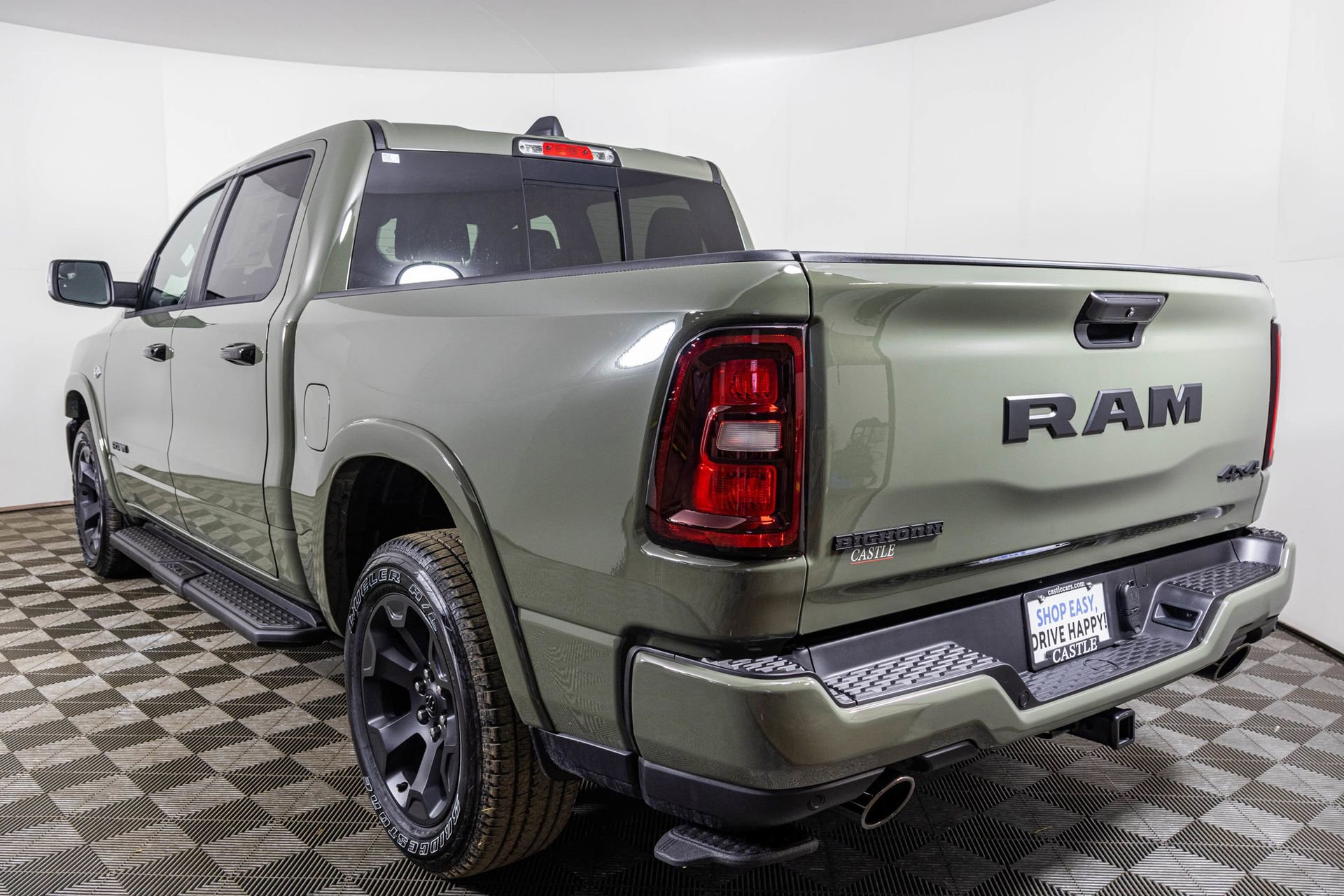 New 2026 RAM 1500 4x4 Crew Cab image 17