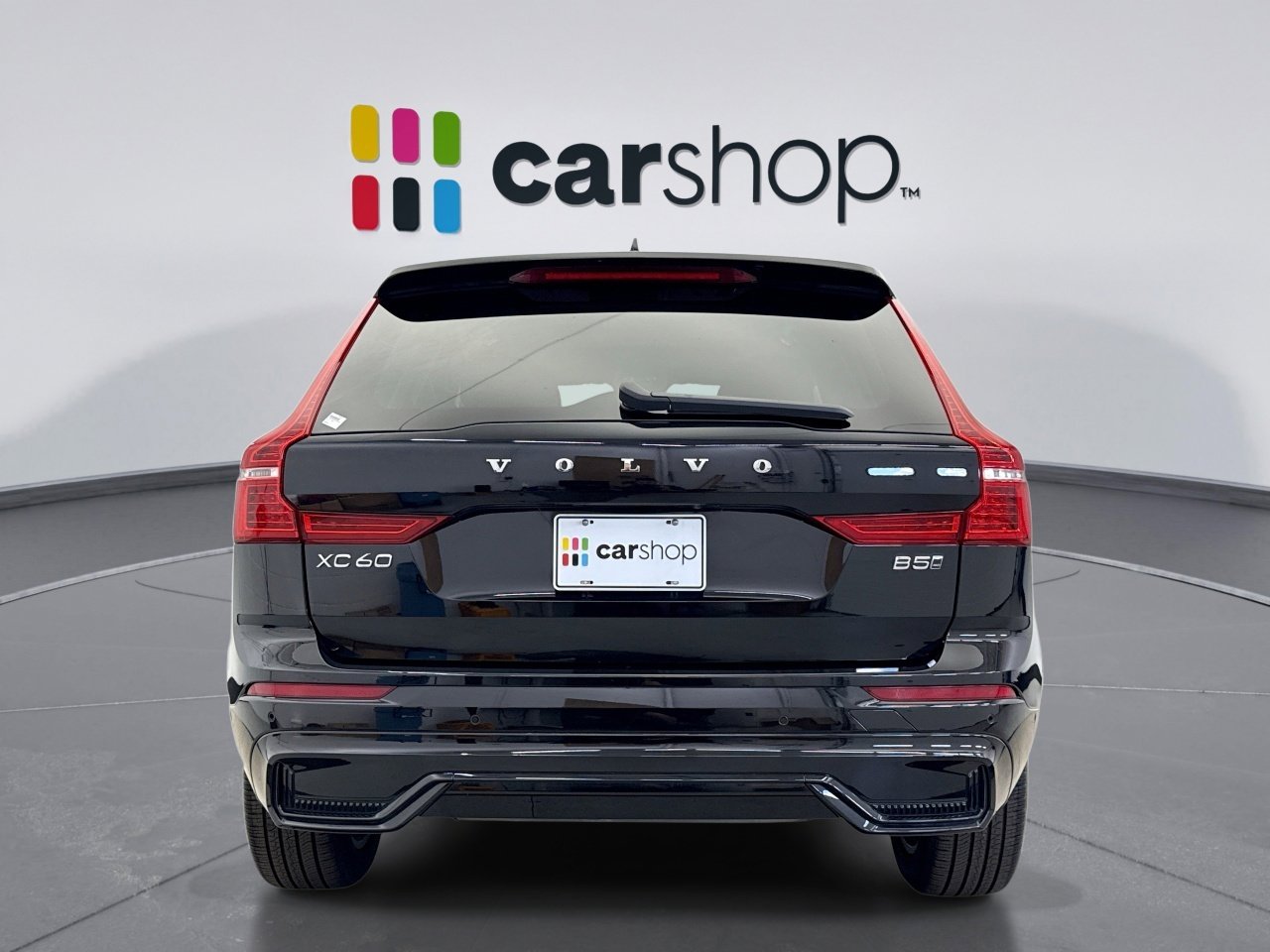 Used 2025 Volvo XC60 B5 Plus image 4