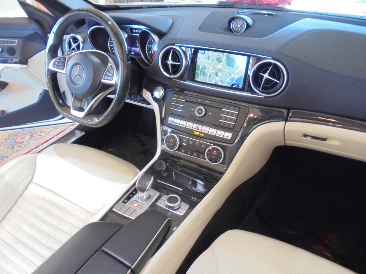 Used 2017 Mercedes-Benz SL 550 image 12