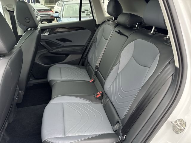 Certified 2025 Volkswagen Tiguan SE image 24