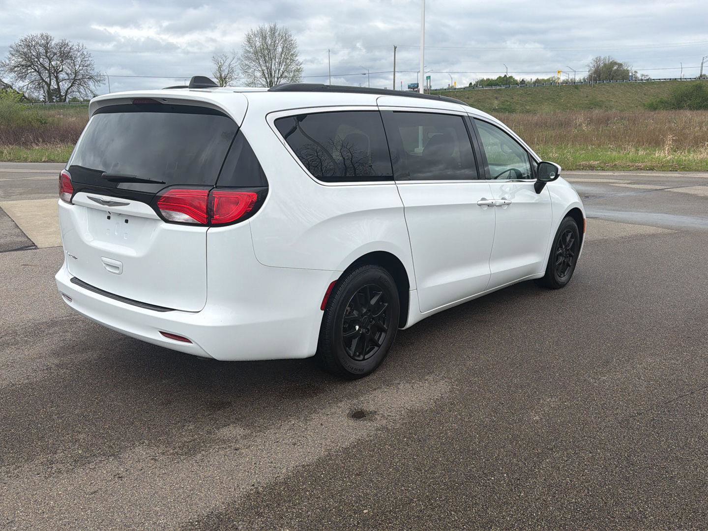 Used 2021 Chrysler Voyager Lxi FWD image 5