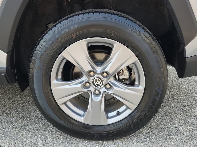 Used 2025 Toyota RAV4 XLE AWD/4WD image 8