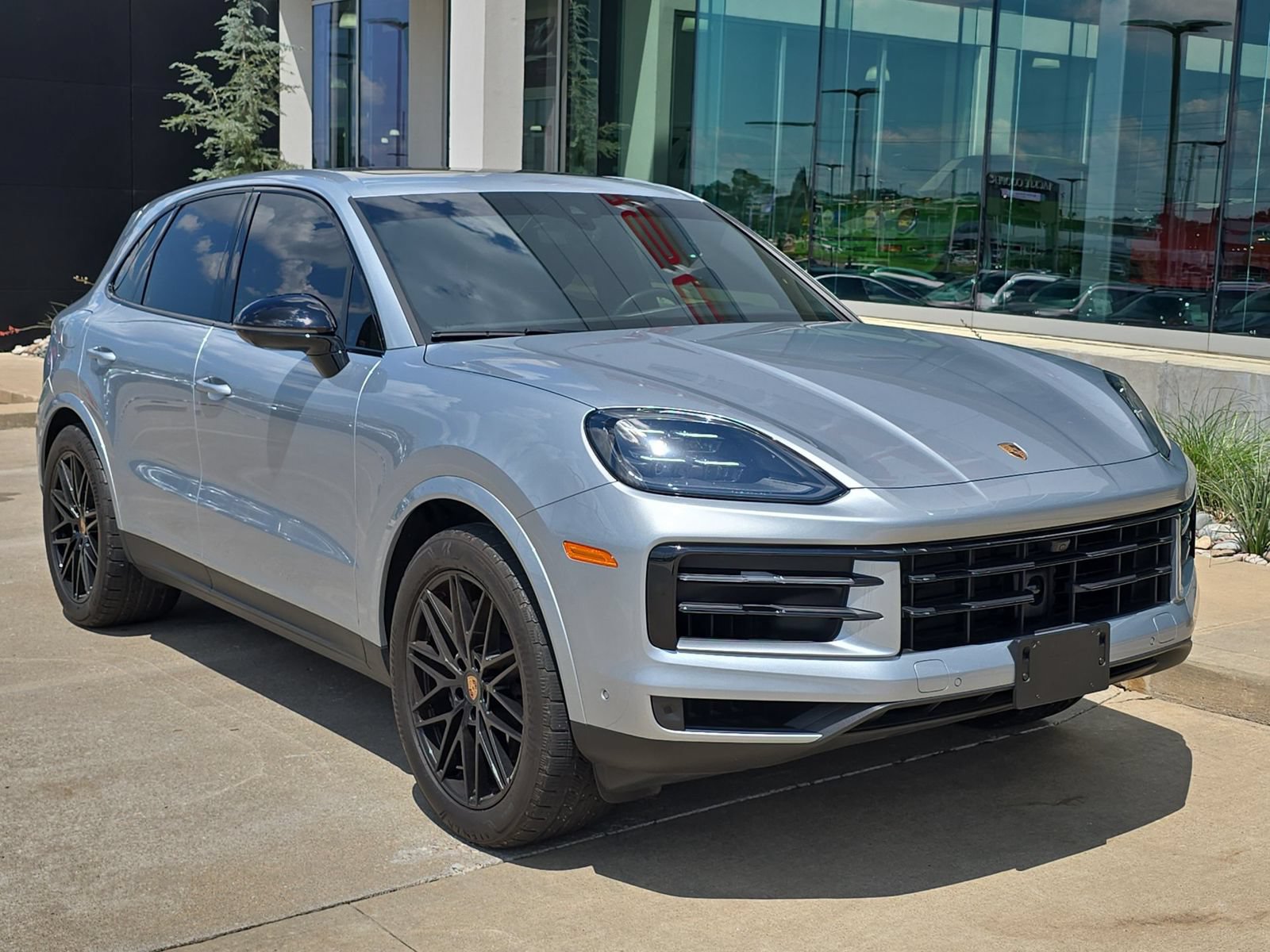 Certified 2025 Porsche Cayenne AWD/4WD image 9