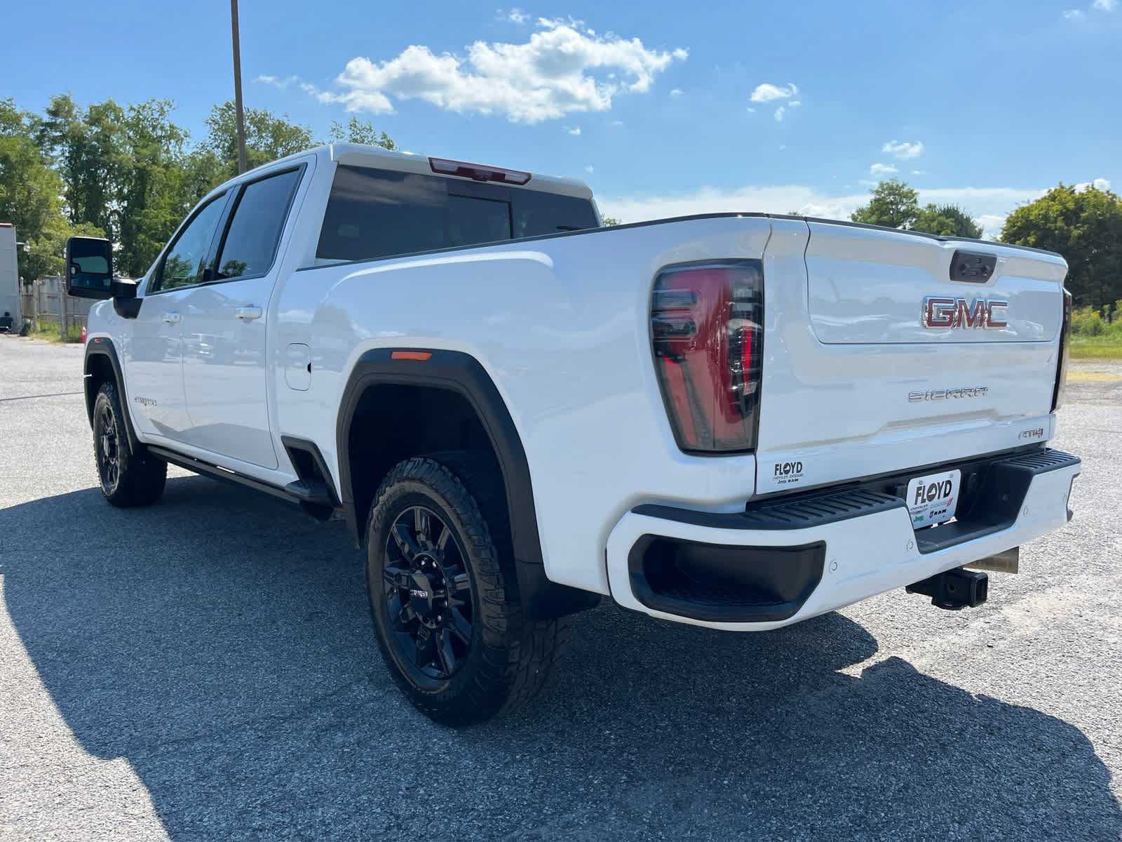 Used 2025 GMC Sierra 2500 AT4 w/ AT4 Premium Plus Package AWD/4WD image 5