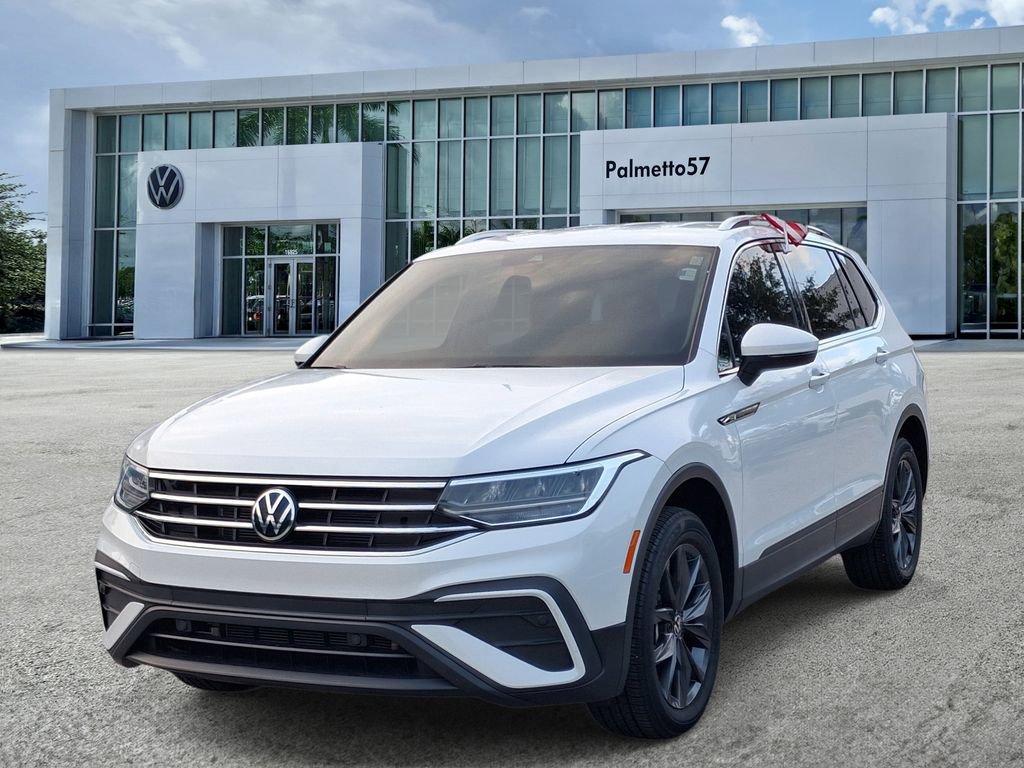 Used 2023 Volkswagen Tiguan SE FWD image 3