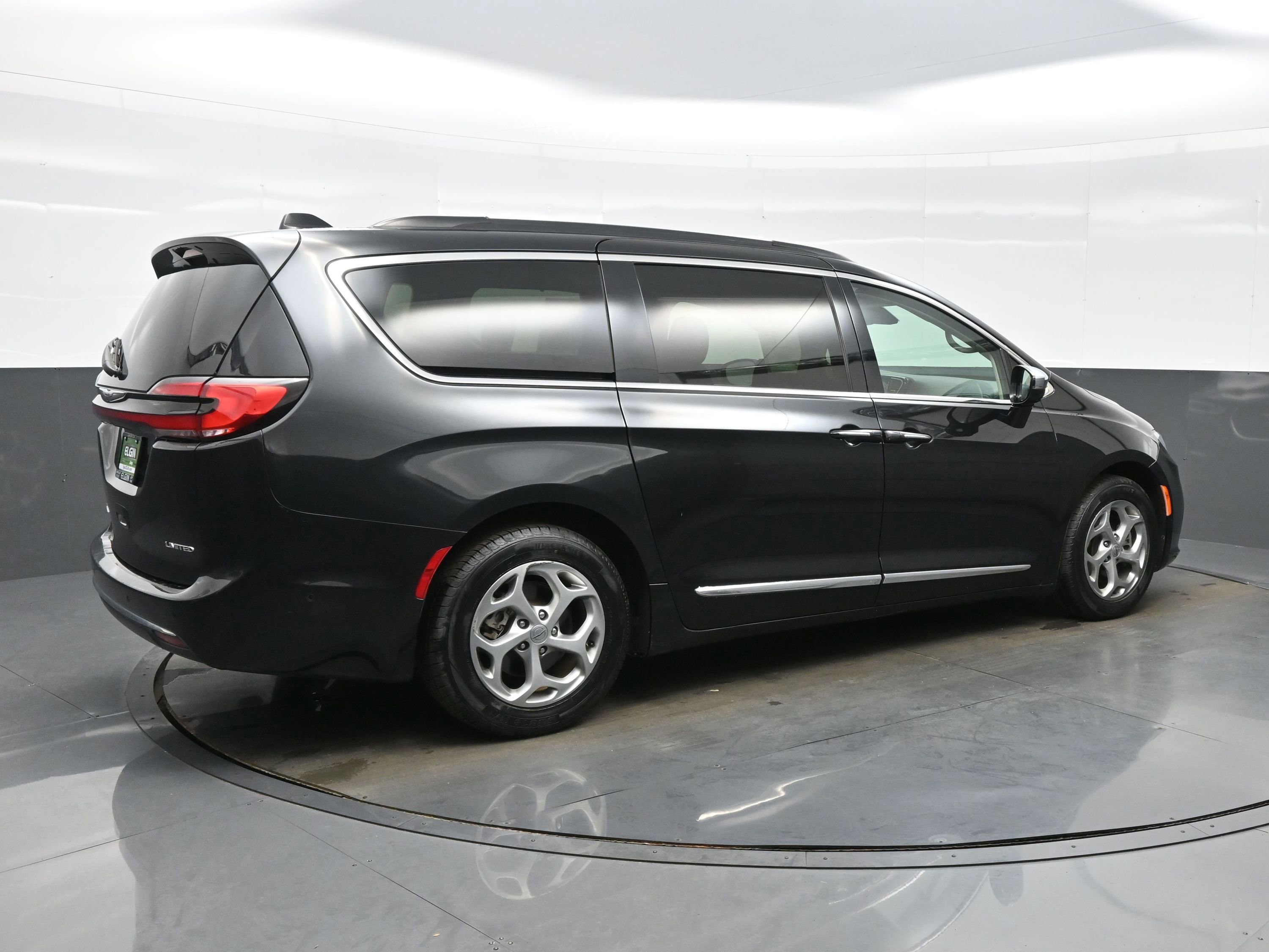 Used 2022 Chrysler Pacifica Limited image 6