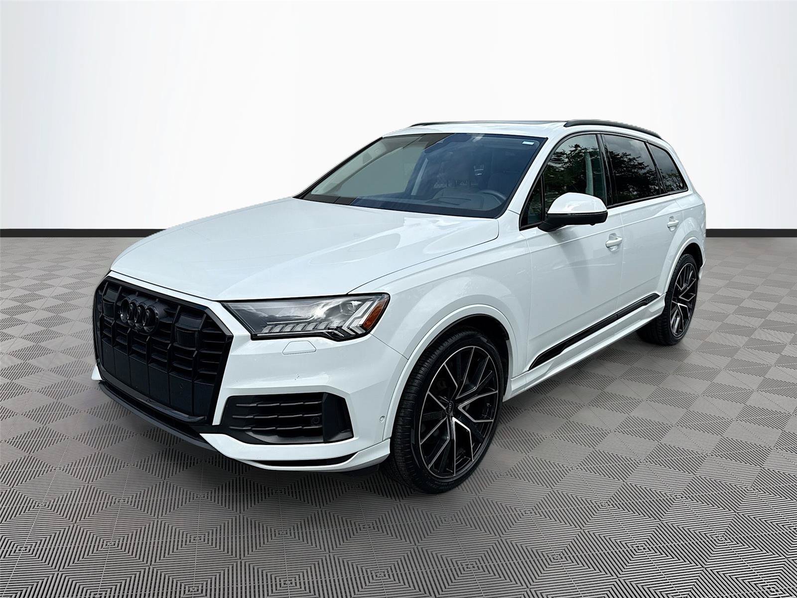 Used 2023 Audi Q7 3.0T Prestige w/ Prestige Package AWD/4WD image 3