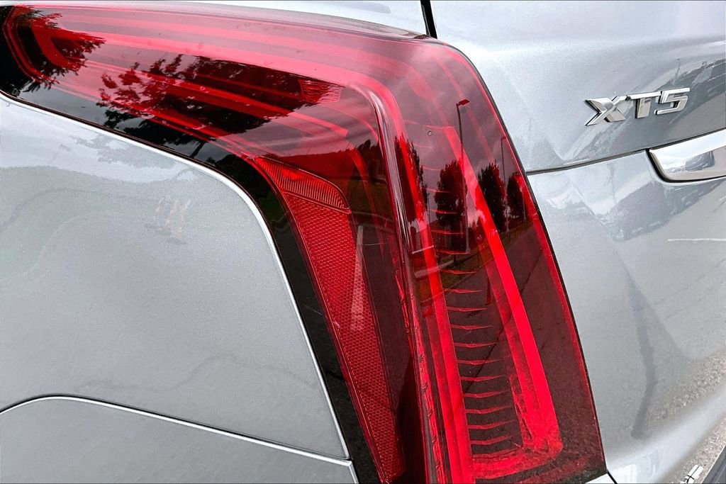 Used 2023 Cadillac XT5 Premium Luxury w/ Technology Package AWD/4WD image 32